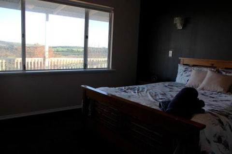 A Better Life Animal Sanctuary FarmStay Private Two Bedrooms Lounge Room & Bathroom & Toilet Shared Kitchen - Dalby Accommodation 4