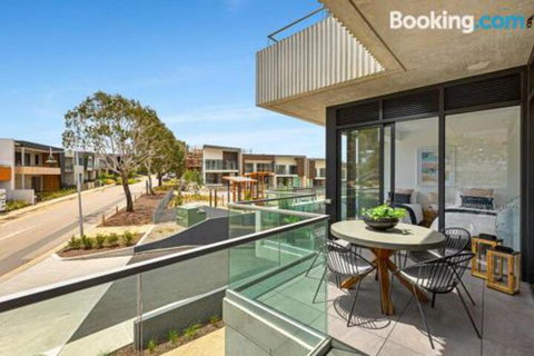 Luxe 101 At Martha Cove Waterfront Luxury On The Marina Walk To Beach - Dalby Accommodation 2