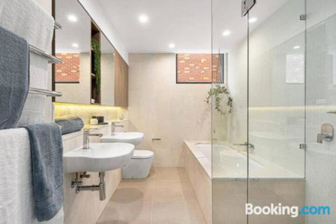Luxe 101 At Martha Cove Waterfront Luxury On The Marina Walk To Beach - Dalby Accommodation 3
