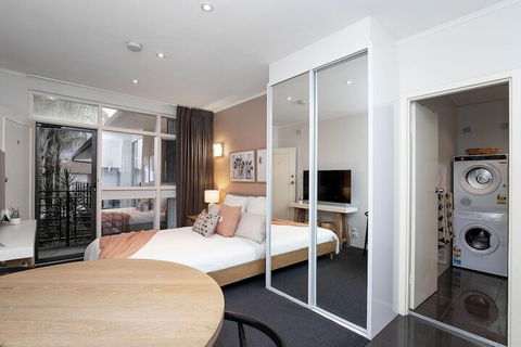 Former Dress Circle Nth Adelaide Apt With Aircon - Dalby Accommodation 6