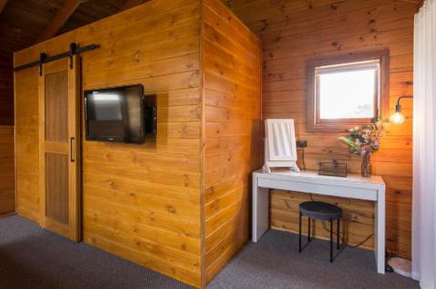 Coleys Beach House Yallingup - Dalby Accommodation 4