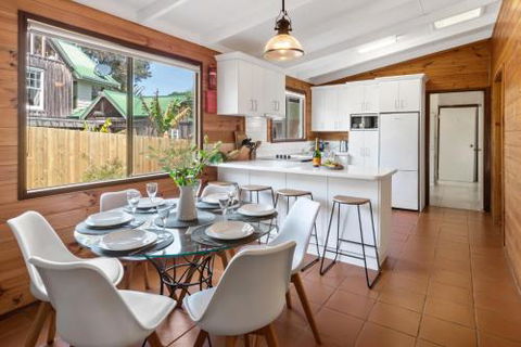 Coleys Beach House Yallingup - Dalby Accommodation 6