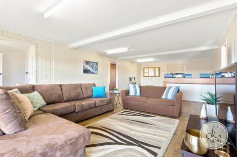 TASSIE SEASIDE SERENITY LAbode Accommodation - Dalby Accommodation 2