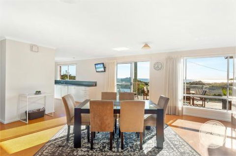 TASSIE SEASIDE SERENITY LAbode Accommodation - Dalby Accommodation 4