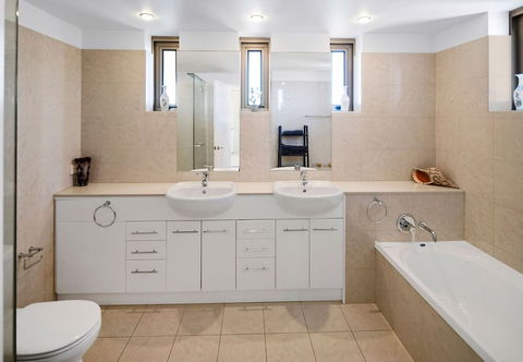 Luxury 3BR Apt With Incredible Views - Dalby Accommodation 3