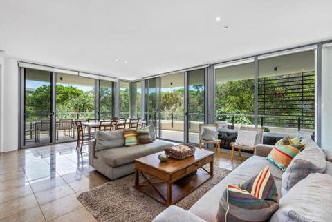 COTTON BEACH 94 MID FLOOR PENTHOUSE - Dalby Accommodation 4