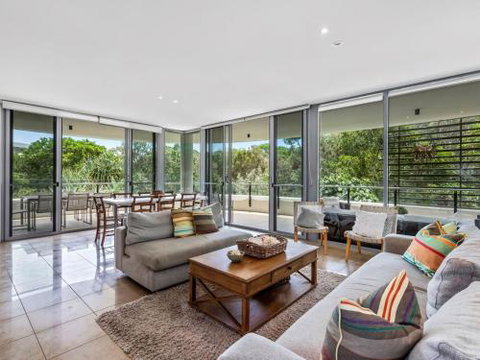 COTTON BEACH 94 MID FLOOR PENTHOUSE - Dalby Accommodation 5