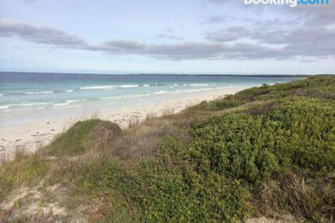 DEstrees Bay Beach House - Dalby Accommodation 4