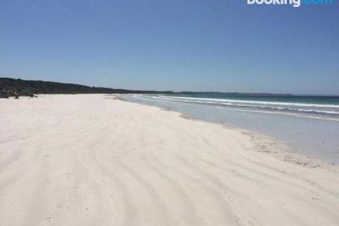 DEstrees Bay Beach House - Dalby Accommodation 3