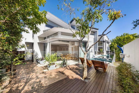 Ultimate Light & Space Noosa Heads - Dalby Accommodation 5