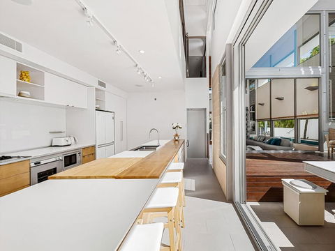 Ultimate Light & Space Noosa Heads - Dalby Accommodation 6