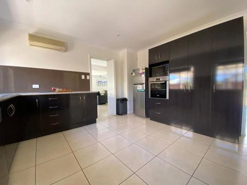 Townsville Wistaria Spacious Home - Dalby Accommodation 1