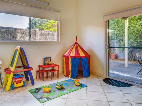 Cuttriss By The Beach - Dalby Accommodation 1