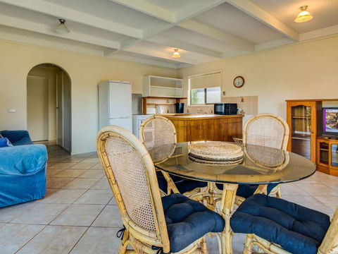 Cuttriss By The Beach - Dalby Accommodation 5