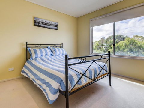 Cuttriss By The Beach - Dalby Accommodation 3