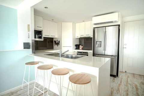 Coolum Beach 3 Level Townhouse Private Rooftop Terrace Spa Overlooking Mount Coolum - Dalby Accommodation 3