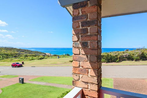 Oceanview BeachHouse - Dalby Accommodation 2