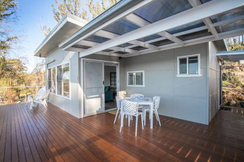 Home On The Water 21 Evans St. Lake Conjola - Dalby Accommodation 6