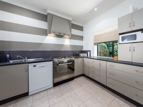 THE BEACH HOUSE Gerroa 4pm Check Out Sundays - Dalby Accommodation 5