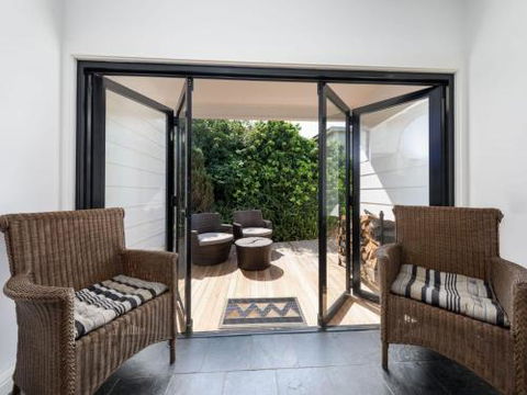 THE BEACH HOUSE Gerroa 4pm Check Out Sundays - Dalby Accommodation 3