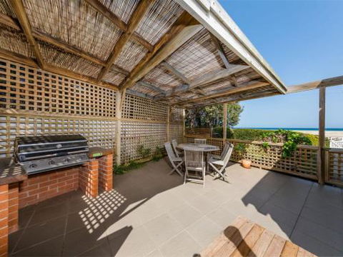 THE BEACH HOUSE Gerroa 4pm Check Out Sundays - Dalby Accommodation 1