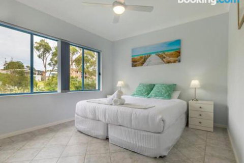 Villa San Gabriel Vincentia Sleeps 14 4pm Check Out Sundays - Dalby Accommodation 5