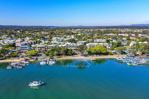Panoramic River & Ocean Views Noosaville - Dalby Accommodation 6