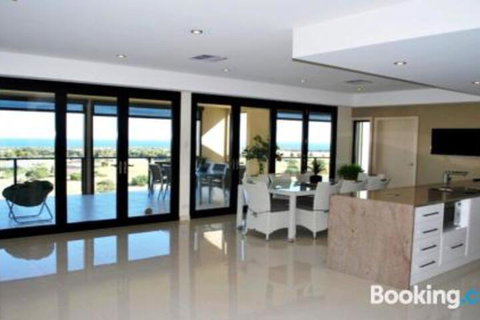 Eagles Nest - Dalby Accommodation 4