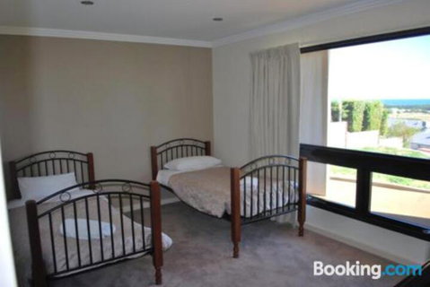Eagles Nest - Dalby Accommodation 2