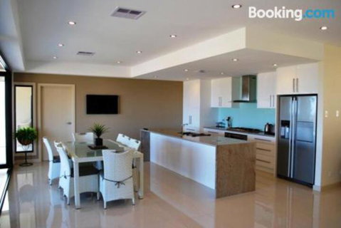 Eagles Nest - Dalby Accommodation 5