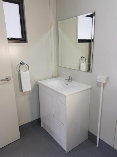 Huon Flash Packers - Dalby Accommodation 1
