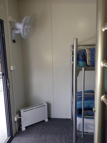 Huon Flash Packers - Dalby Accommodation 3
