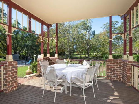THE ELMS Berry Berry & Surrounds 4pm Check Out Sundays - Dalby Accommodation 1