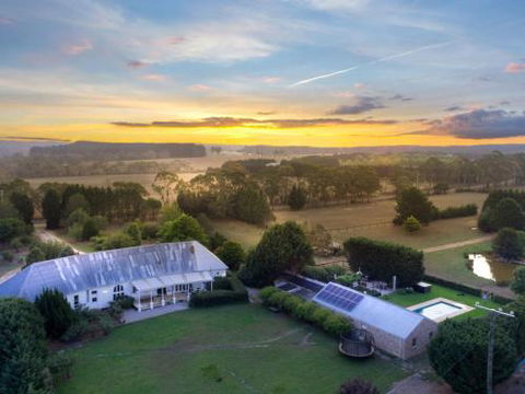 Wembley House Southern Highlands With 4pm Check Out Sunday - Dalby Accommodation 0