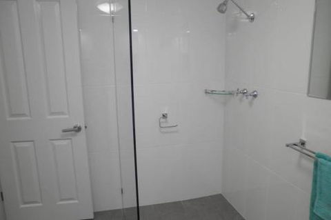 Almonta Apartments On The Water Front - Dalby Accommodation 6