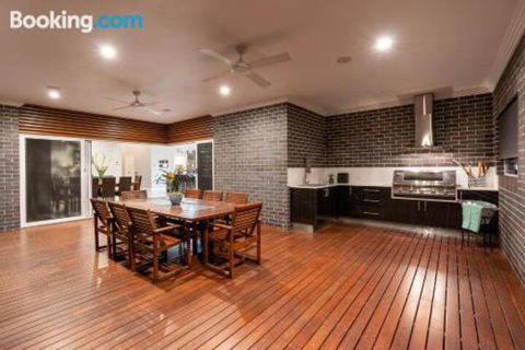 Wentworth Estate 5 Bedroom Luxury Home Sleeps 12 - Dalby Accommodation 5