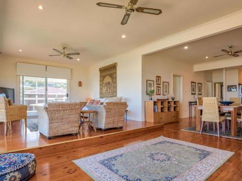 FRESHWATER Gerroa 4pm Check Out Sundays - Dalby Accommodation 4