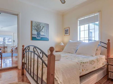 FRESHWATER Gerroa 4pm Check Out Sundays - Dalby Accommodation 2