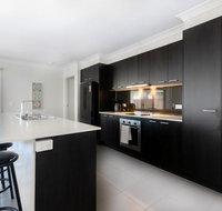 Ningadhun 50 The Drive Yamba - Dalby Accommodation