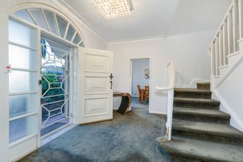 Spacious 4 Bedroom House The Hill - Dalby Accommodation 2