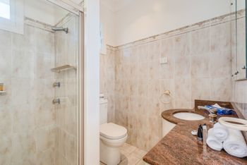 Spacious 4 Bedroom House The Hill - Dalby Accommodation 1