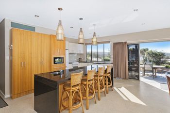 DOLPHIN VIEWS - Dalby Accommodation 4
