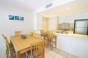 Drift North #2 Swim Up Apartment - Dalby Accommodation 5