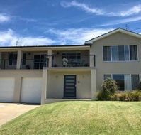 Ocean House at Mollymook - Dalby Accommodation