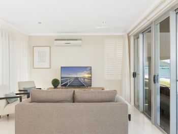 Soldiers Point Road 2 163 Seaside Splendour - Dalby Accommodation 0