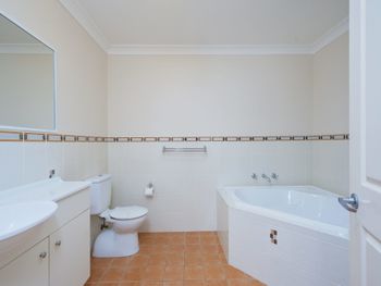 Lagoons Estate 6 Dowling Street - Dalby Accommodation 5