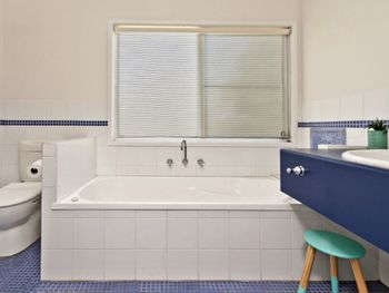 Bali Blue - Dalby Accommodation 5