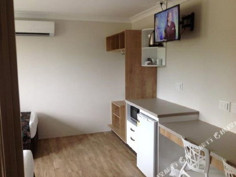 BEST WESTERN CASTLE LODGE MOTEL - Dalby Accommodation 0