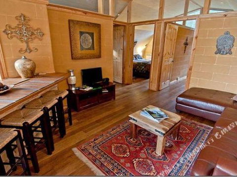 Bruny Island Accommodation 43 Degrees Beachside Studio Spa Apartments (1) - Dalby Accommodation 2