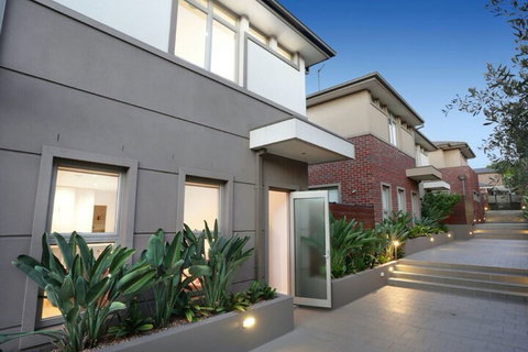Kew Luxurious Townhouse - Dalby Accommodation 1